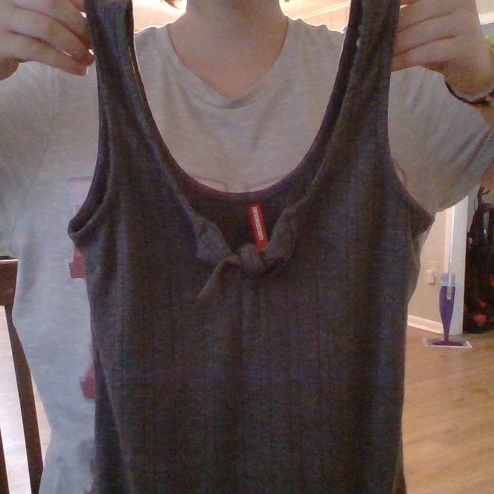 grey tank top